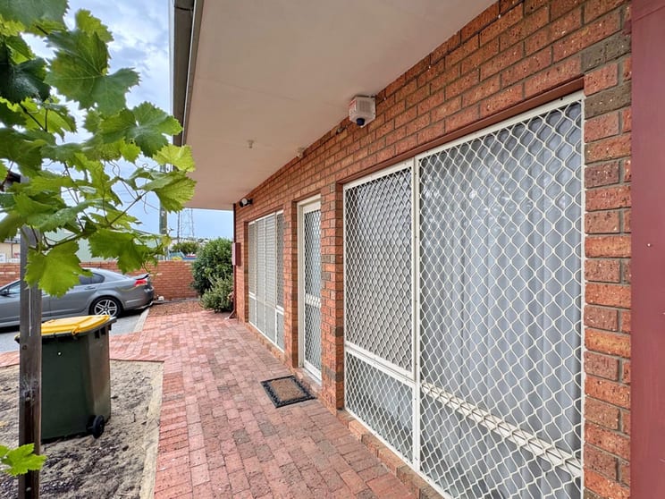 Click to view all images 4 Glenrothes Crescent Yanchep WA 6035 - Image 3