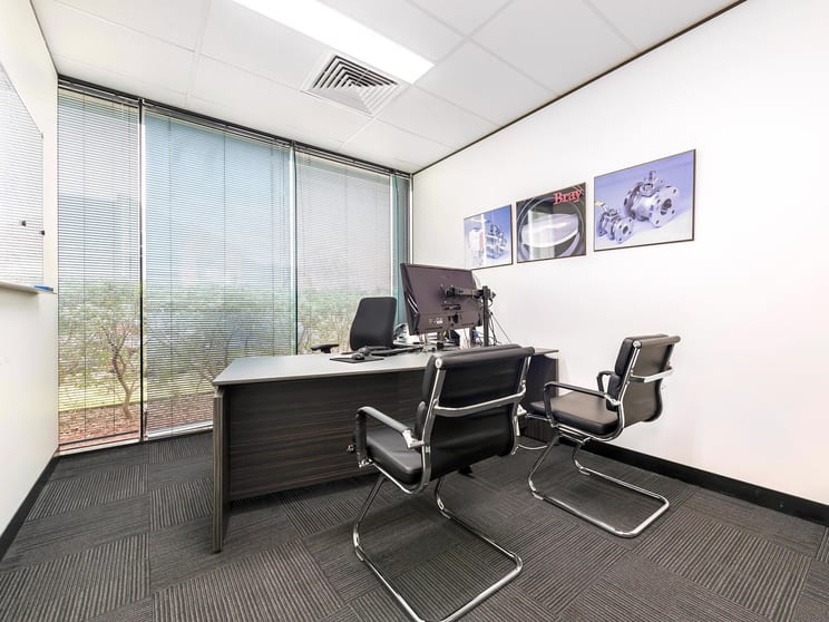 Click to view all images 8 Phoenix Court Braeside VIC 3195 - Image 3