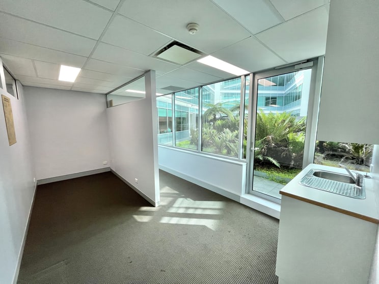 Click to view all images 4117&4118/834 Pittwater Road Dee Why NSW 2099 - Image 2