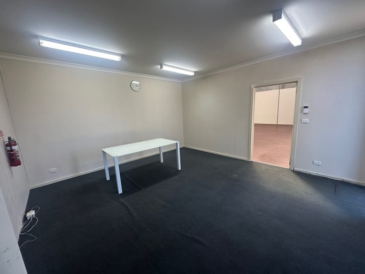 Click to view all images 51 Merri Concourse Campbellfield VIC 3061 - Image 2