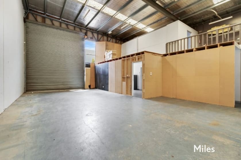 Click to view all images 18/7 Dunstans Court Thomastown VIC 3074 - Image 2
