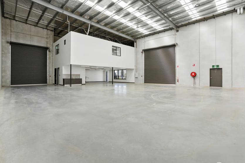 Click to view all images 2 Camino Crescent Cranbourne West VIC 3977 - Image 2