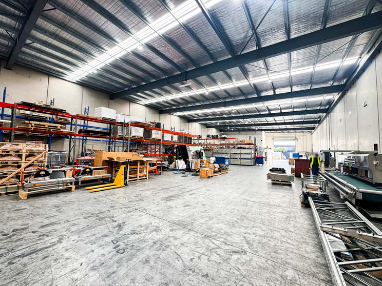 Click to view all images 4 Simpson Street Moorabbin VIC 3189 - Image 2