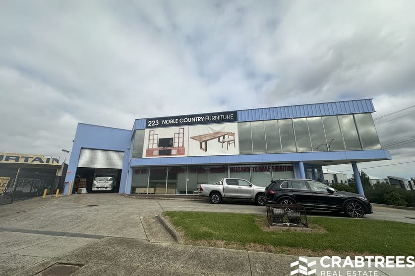 Click to view all images 223 Princes Highway Dandenong VIC 3175 - Image 1
