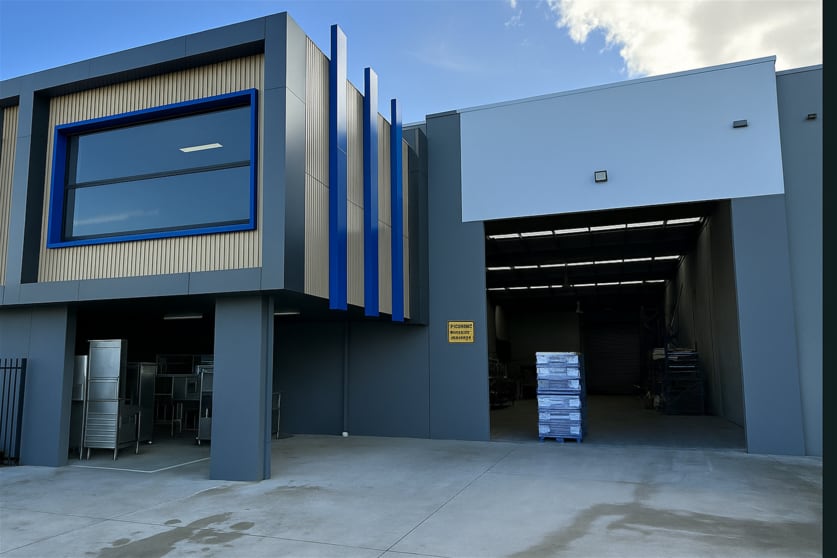 Click to view all images 2/32 Peterpaul Way Truganina VIC 3029 - Image 1