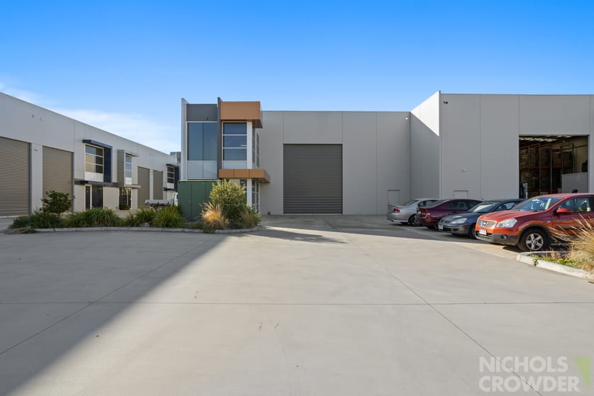 Click to view all images 19 Cedebe Place Carrum Downs VIC 3201 - Image 2
