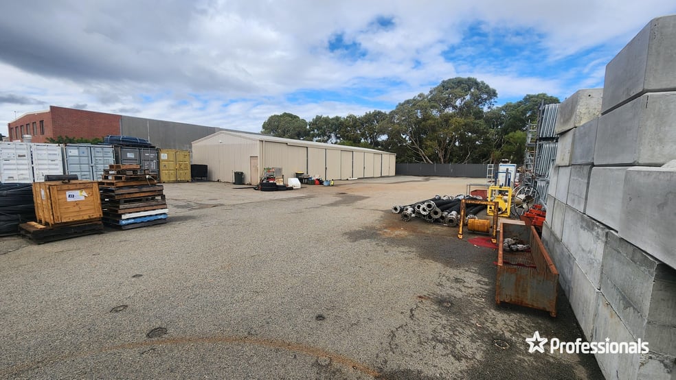 Click to view all images 7 Harris Road Malaga WA 6090 - Image 3