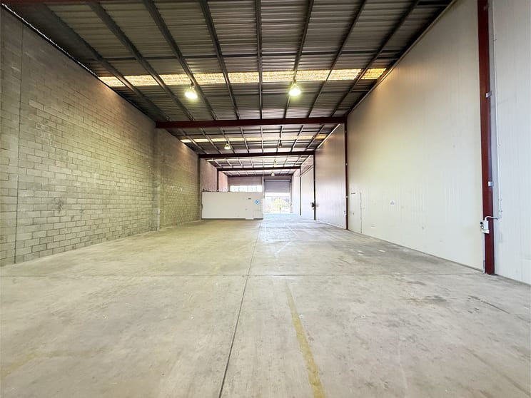 Click to view all images 2/63 Parramatta Rd Underwood QLD 4119 - Image 2