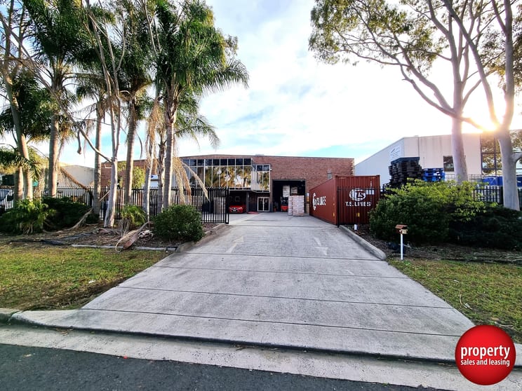 Click to view all images Unit 2/16 Essex Street Minto NSW 2566 - Image 1