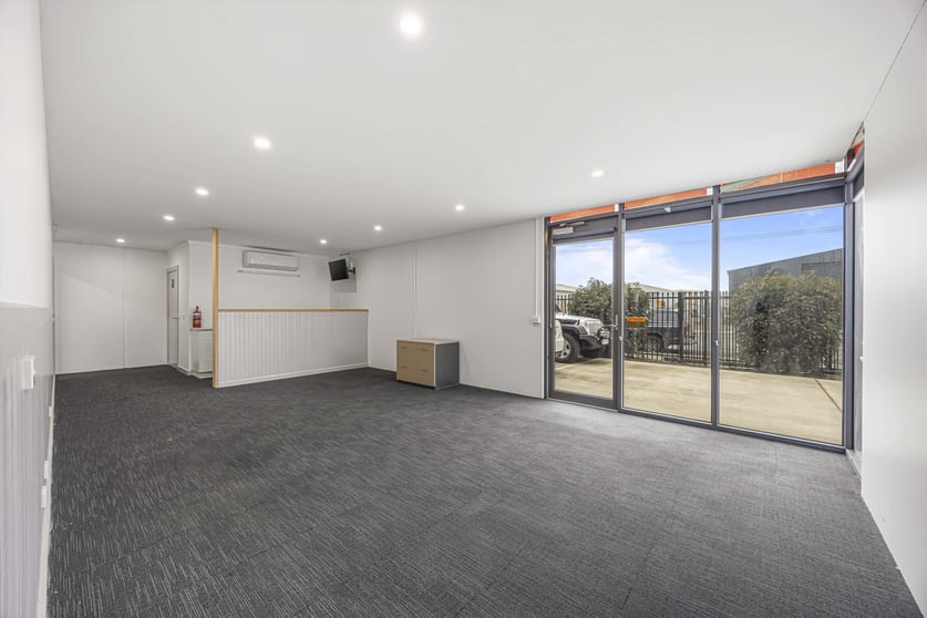 Click to view all images 1/18 Coronet Street Wendouree VIC 3355 - Image 2