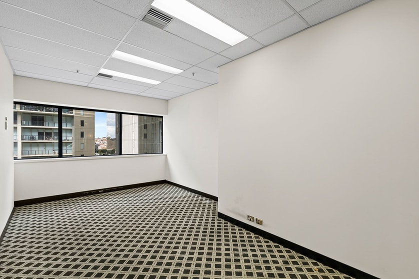 Click to view all images 635/1 Queens Road Melbourne VIC 3004 - Image 1