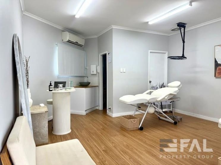 Click to view all images Shop 1/7 Park Terrace Graceville QLD 4075 - Image 3