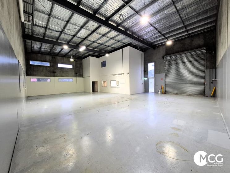 Click to view all images 2/15 Lillee Crescent Tullamarine VIC 3043 - Image 3