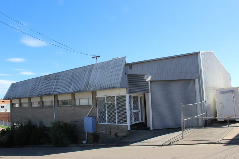 Click to view all images 2 & 2a/24 Russell Street Batemans Bay NSW 2536 - Image 1