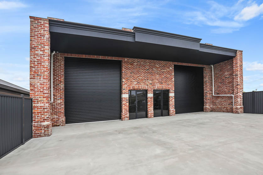 Click to view all images 14a & 14b Riversdale Road Newtown VIC 3220 - Image 3