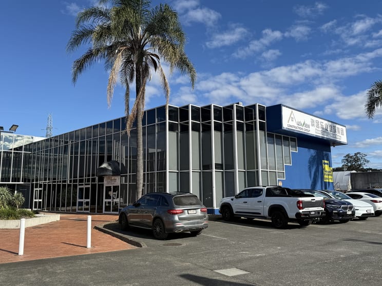 Click to view all images 1-2/9-11 Lawrence Drive Nerang QLD 4211 - Image 1