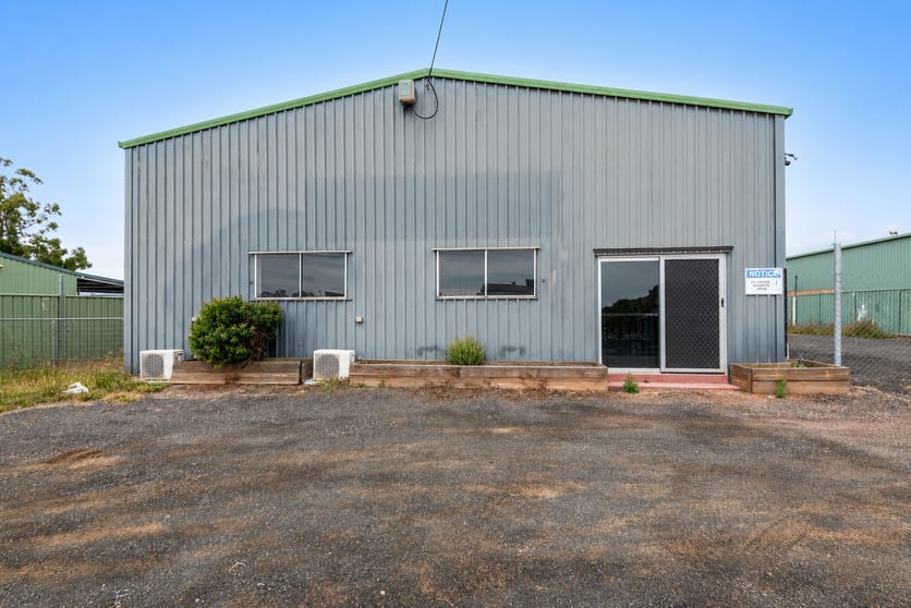 Click to view all images For Lease Now/12 Glasson St Emerald QLD 4720 - Image 2