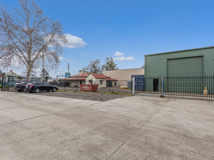 Click to view all images 1/2083 Castlereagh Road Penrith NSW 2750 - Image 2