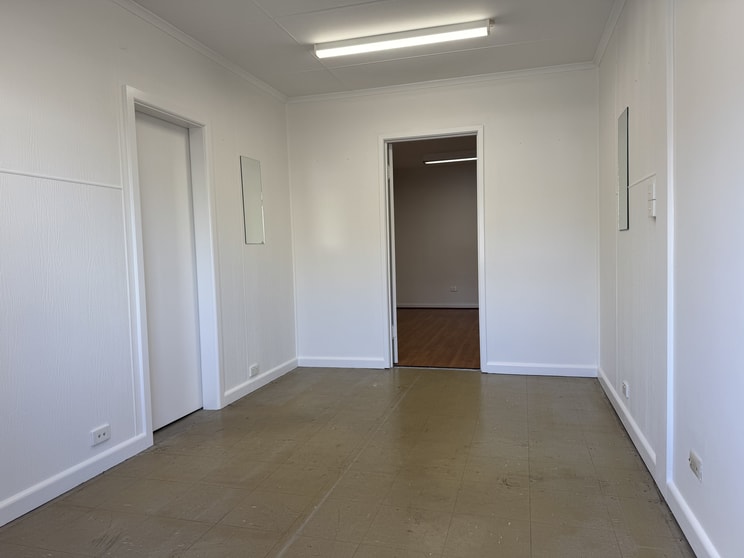 Click to view all images 4 Jennings Street Kyneton VIC 3444 - Image 2