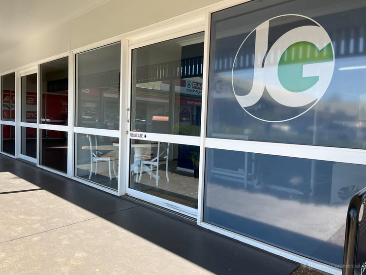 Click to view all images 3a/462 West Street Kearneys Spring QLD 4350 - Image 3