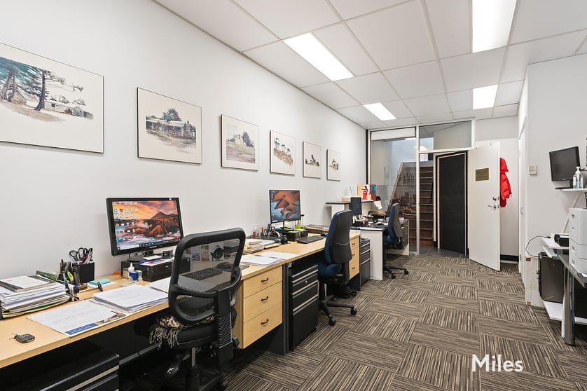 Click to view all images Rear Grnd Floor/279 Lower Heidelberg Road Ivanhoe East VIC 3079 - Image 1