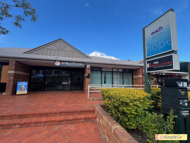 Click to view all images 2C/212 Bay Terrace Wynnum QLD 4178 - Image 2