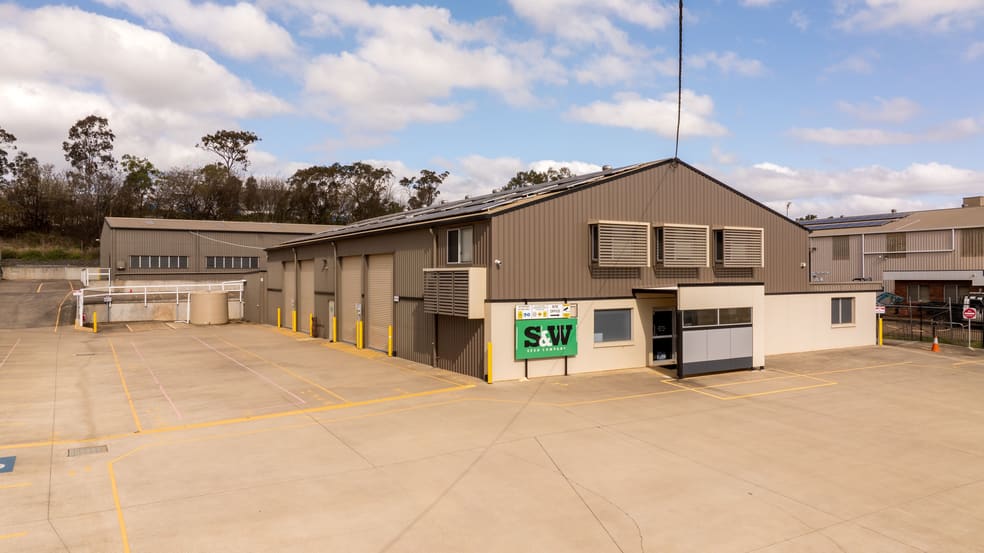 Click to view all images 318-320 Anzac Avenue Harristown QLD 4350 - Image 3