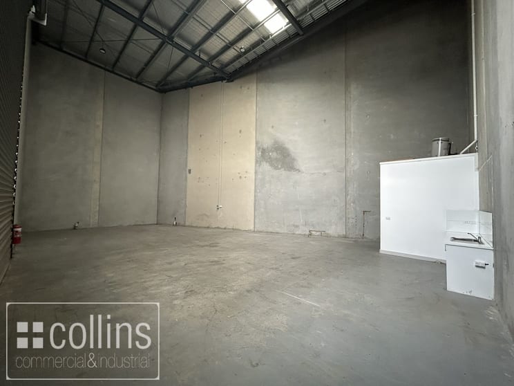 Click to view all images 1/220 Holt Parade Thomastown VIC 3074 - Image 3