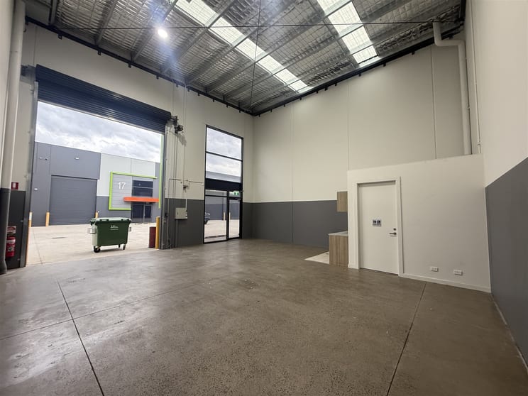 8/93 Yale Drive Epping VIC 3076 - Image 2