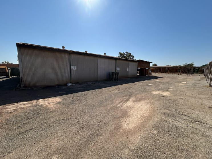 Click to view all images 34 Pinnacles Steet Wedgefield WA 6721 - Image 3