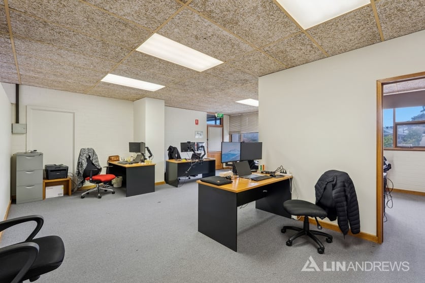 Click to view all images 3/200 Main South Road Morphett Vale SA 5162 - Image 2