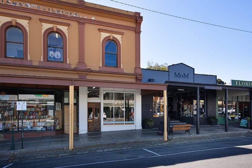 105 Mostyn Street Castlemaine VIC 3450 - Image 2