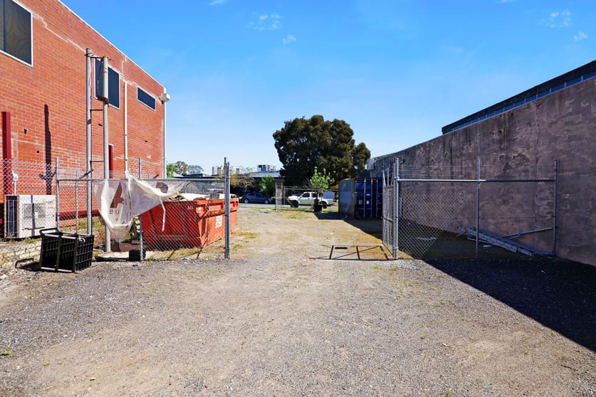 Click to view all images 10 Claude Street Burswood WA 6100 - Image 2