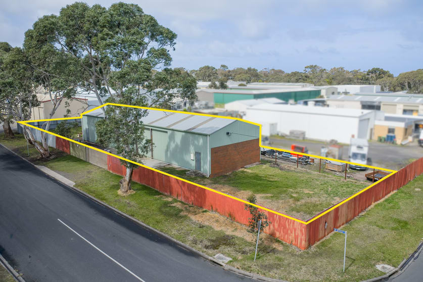 Click to view all images 70 Cashin Street Inverloch VIC 3996 - Image 2