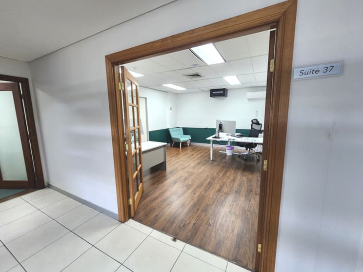 Click to view all images Level 3/Suite B / 46 Cavill Avenue Surfers Paradise QLD 4217 - Image 3