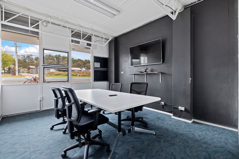 Click to view all images 11 - 51 Whyalla Street Fyshwick ACT 2609 - Image 3