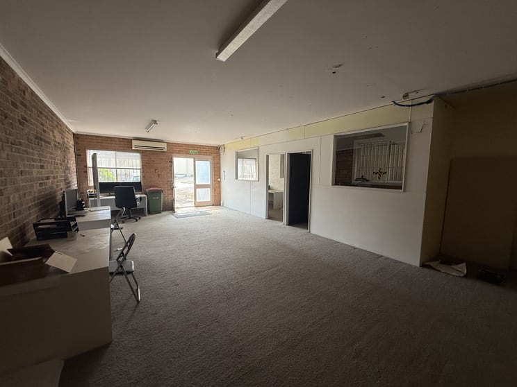 Click to view all images Unit 4/33 Lorn Road Queanbeyan NSW 2620 - Image 3
