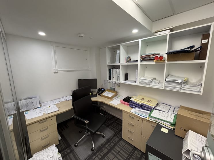 Click to view all images 2/24-26 Queensland Avenue Broadbeach QLD 4218 - Image 2