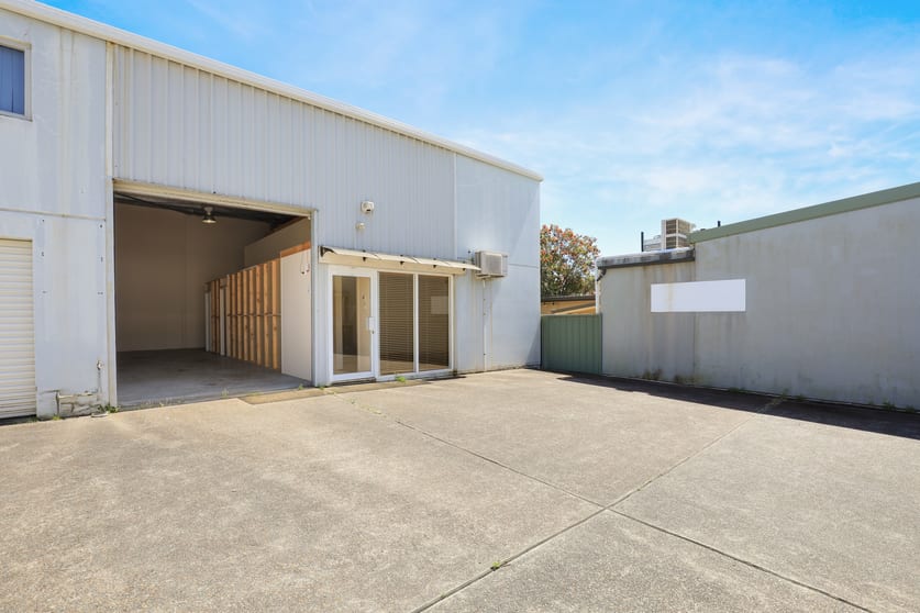 Click to view all images 3 & 4/22 Yacaaba Street Nelson Bay NSW 2315 - Image 2