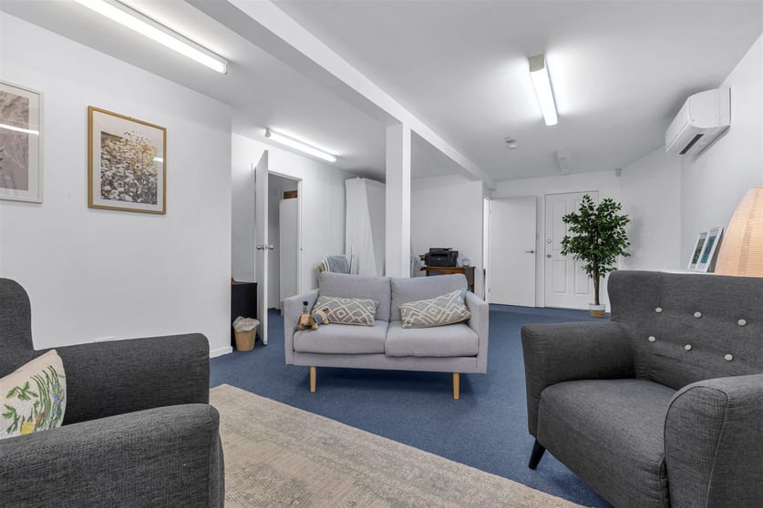 Click to view all images 1 Laurinda Crescent Springwood QLD 4127 - Image 3