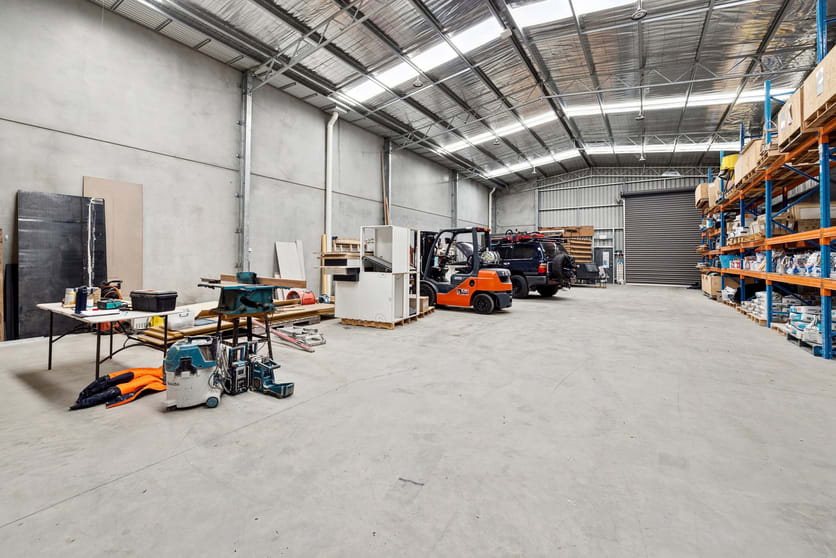 Click to view all images 2/13 Icon Drive Delacombe VIC 3356 - Image 2