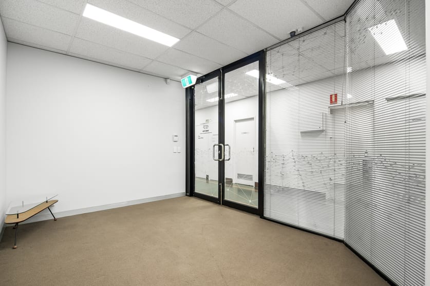 Click to view all images Rear Ground Floor/585 Burwood Road Hawthorn VIC 3122 - Image 3