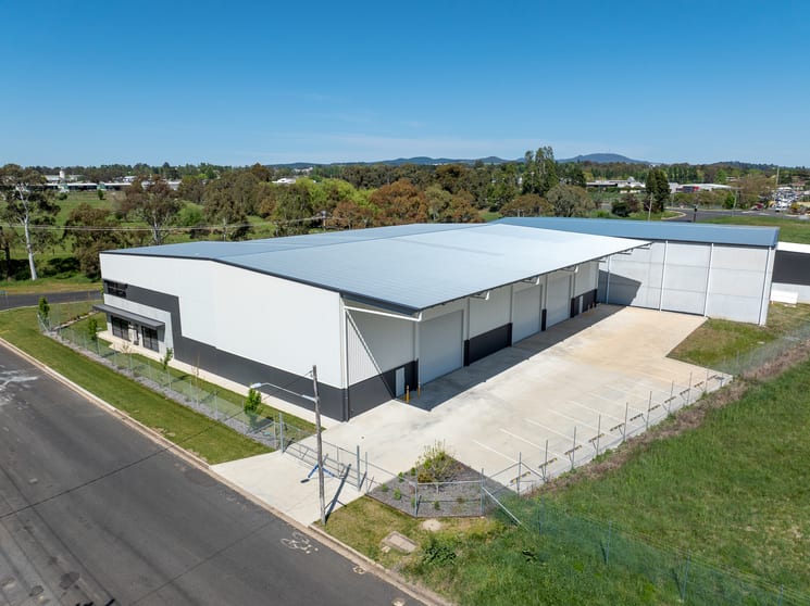 Click to view all images HIGH CLEARENCE WAREHOUSE/2 McNeilly Avenue Orange NSW 2800 - Image 1
