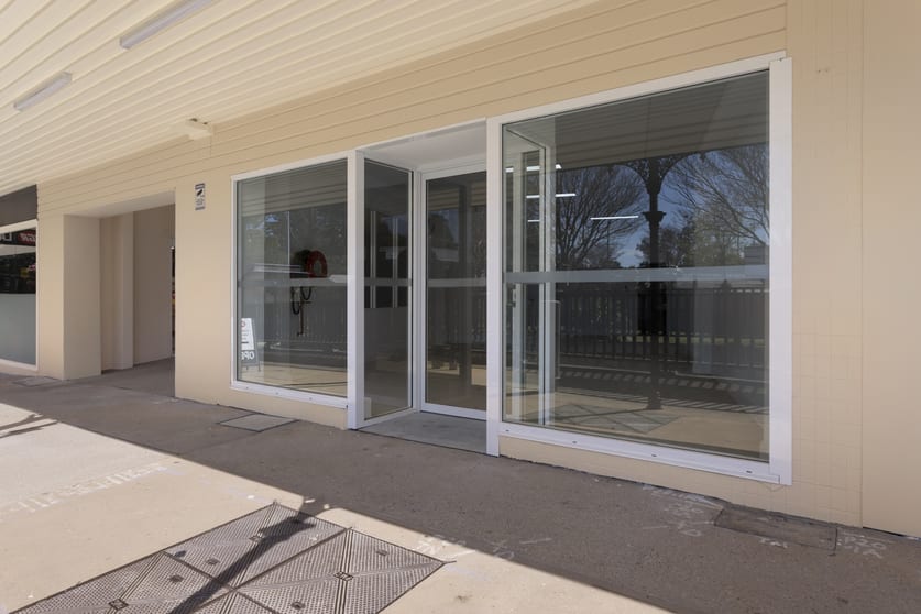 Click to view all images Shop 2/3-7 Honour Avenue Lawson NSW 2783 - Image 1