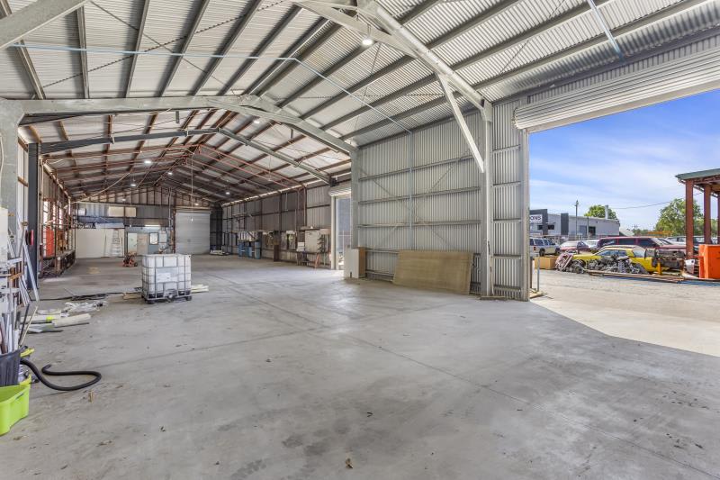 Click to view all images Shed A/228 Alexandra Street Kawana QLD 4701 - Image 2
