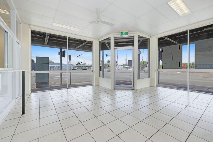 Click to view all images 2/1-9 Ingham Road West End QLD 4810 - Image 3