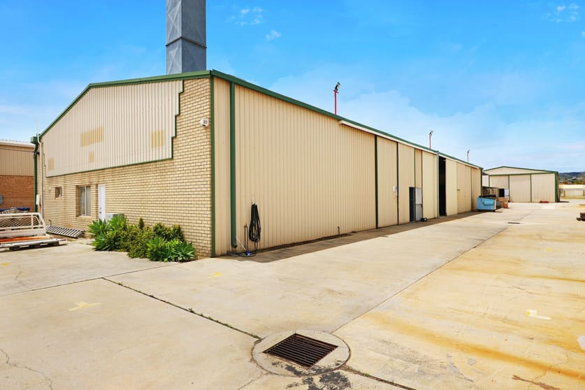 Click to view all images 8 Muros Place Midvale WA 6056 - Image 2