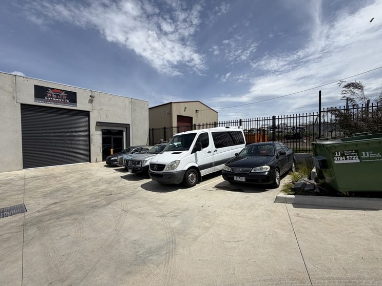 Click to view all images 1a Murdoch Court Bacchus Marsh VIC 3340 - Image 2