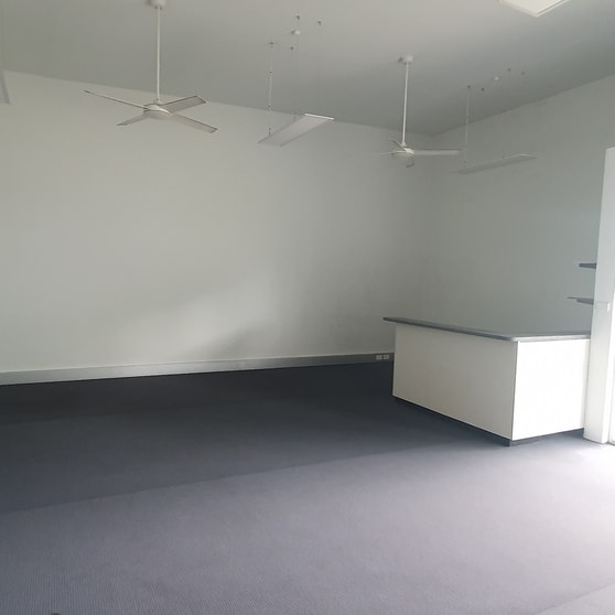 Click to view all images 4/156 Aumuller Street Portsmith QLD 4870 - Image 3