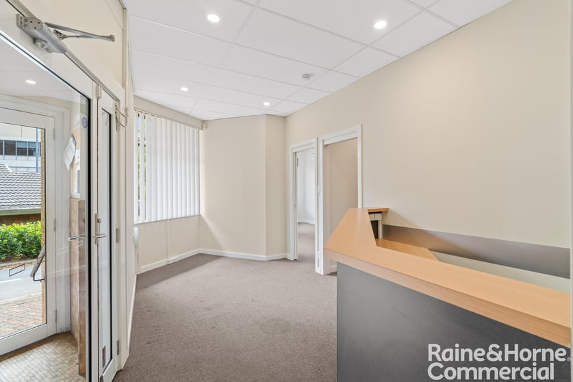Click to view all images 1/6 Burns Crescent Gosford NSW 2250 - Image 2